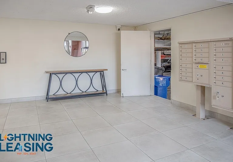 915 N Wilton Pl #309 — Photo 22