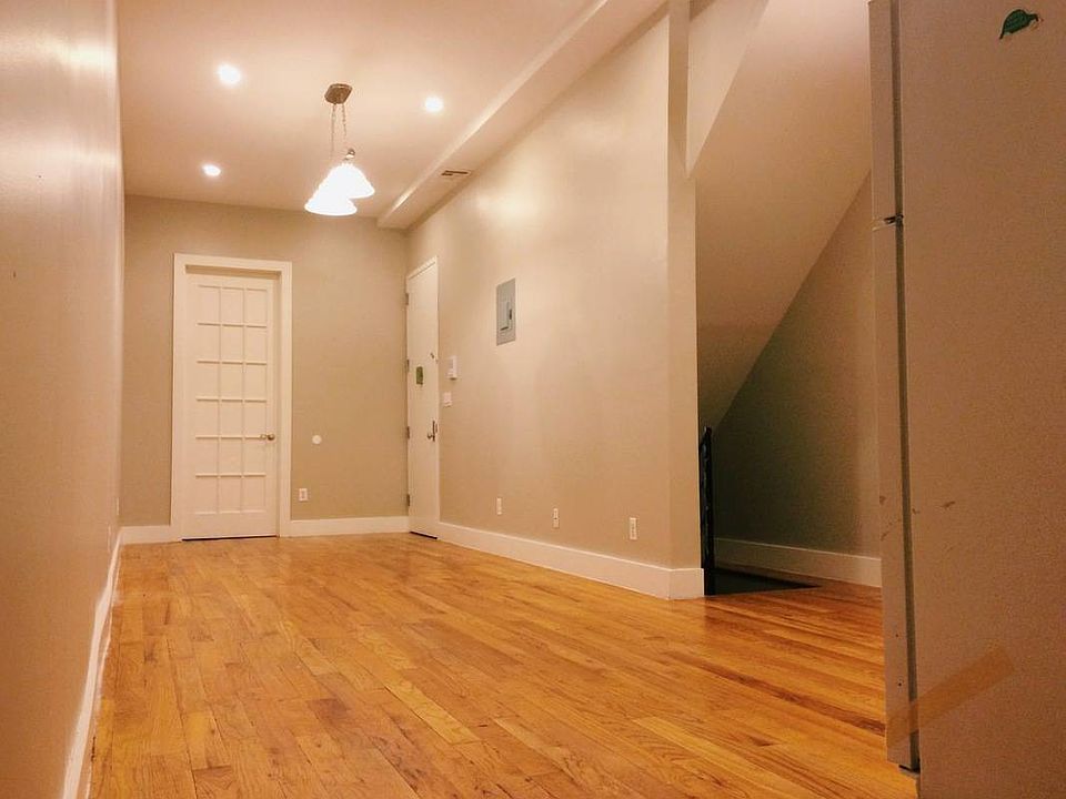 2nd image of 325 Melrose St APT 3L