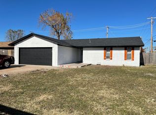 601 SW 12th St, Moore, OK 73160