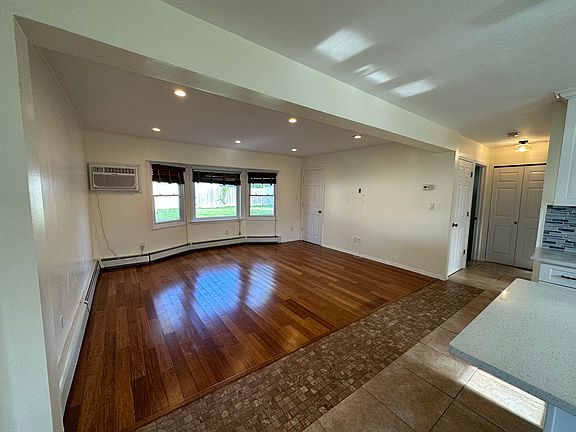 2nd image of 17 College Ln Floor 1