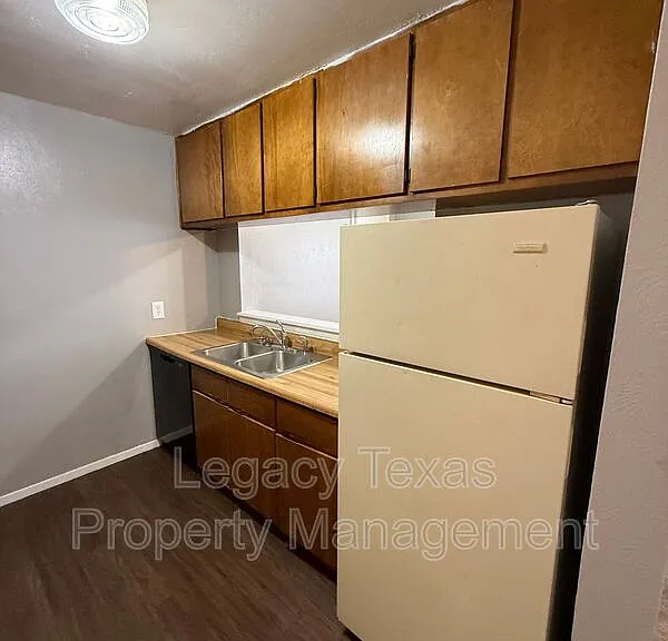 1714 Short St #A — Photo 12