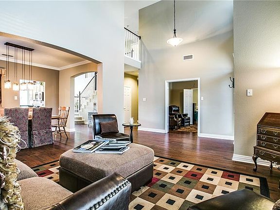 4th image of 1377 Edmonton Dr