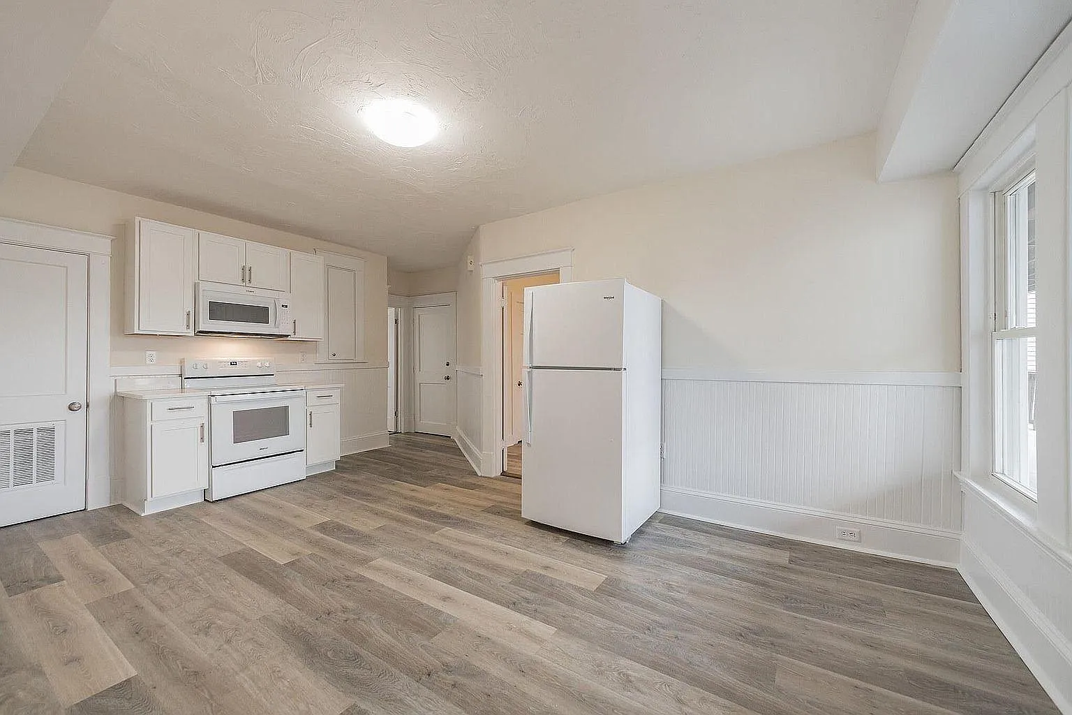 3 bed, 1350 sqft, $2,500 — Photo 3