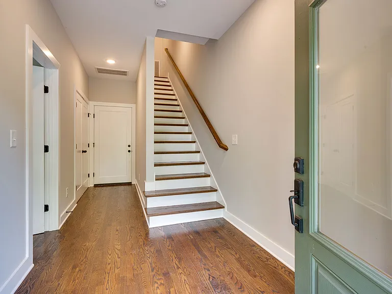 231 Thompson Park Dr — Photo 7