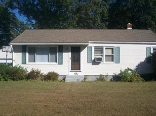 49 Oakwood St, Chicopee, MA 01020