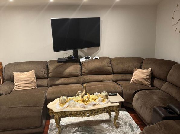 301 Regis Dr