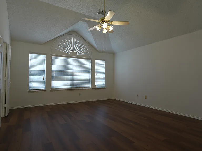 2032 Fox Glen Dr — Photo 21