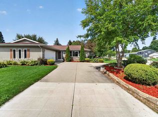 323 Santa Fe Trl, Waunakee, WI 53597