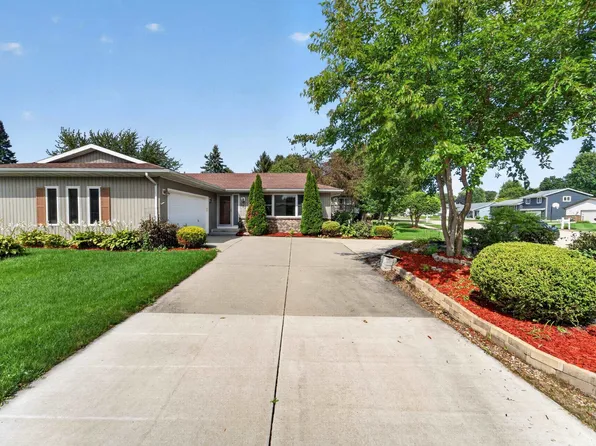 323 Santa Fe Trl, Waunakee, WI 53597
