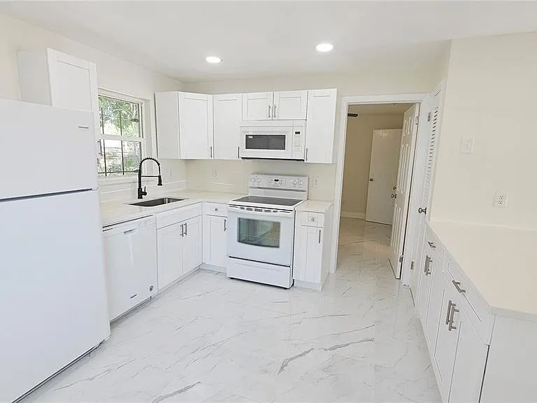 708 Pennsylvania Ave — Photo 5
