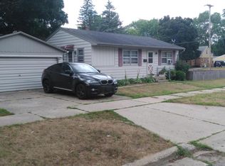 2600 Longstreet Ave SW, Wyoming, MI