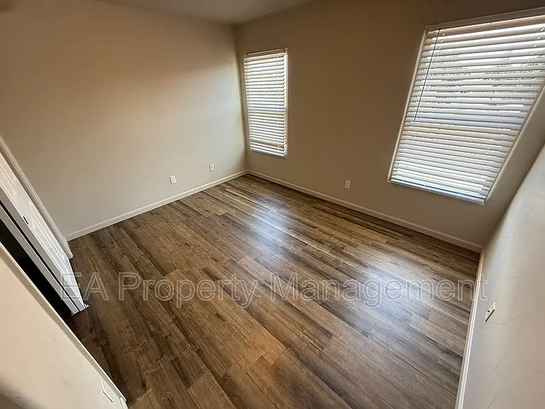 927 Tieran Ct NE — Photo 12