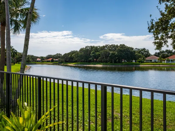 105 Lost Bridge Drive, Palm Beach Gardens, FL 33410