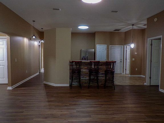 2nd image of 142 SW Fieldstone Ct