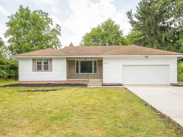 22210 Emery Rd, North Randall, OH 44128