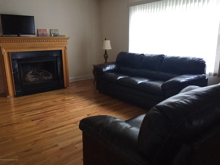 508 Lake Ter — Photo 2