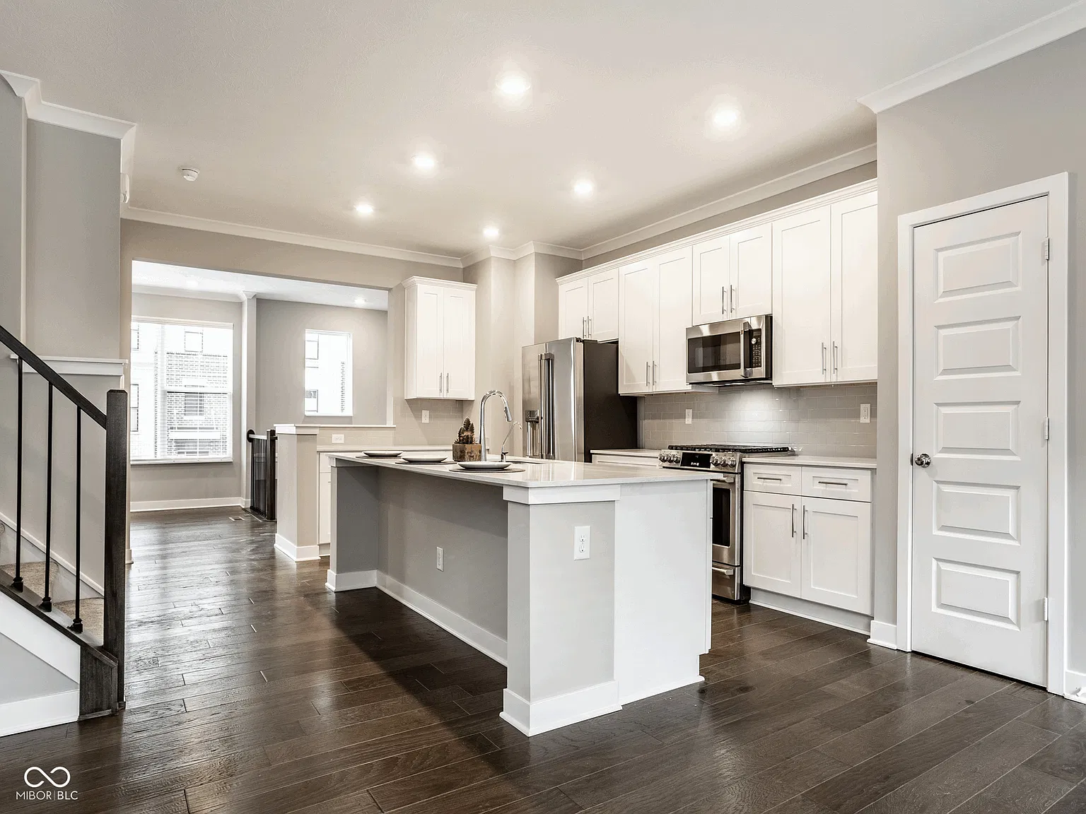 3 bed, 2.5 bath, 2073 sqft, $3,200 — Photo 3
