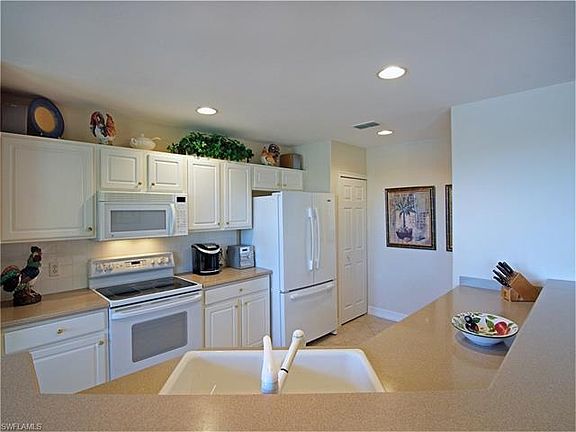 5th image of 20921 Island Sound Cir Unit 102