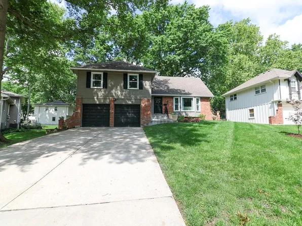 8922 Hadley St, Overland Park, KS 66212