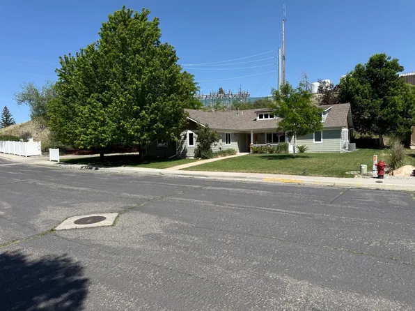 230 River Pl, Lander, WY 82520