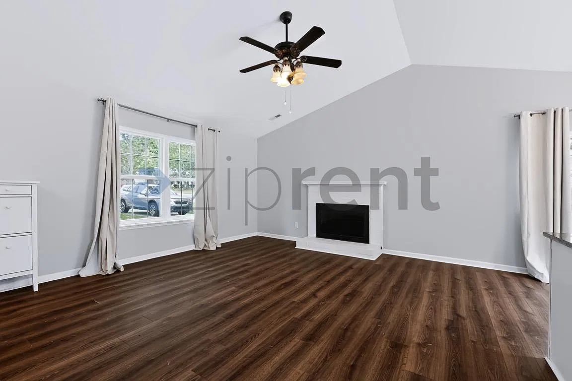 2 bed, 919 sqft, $1,675 — Photo 4