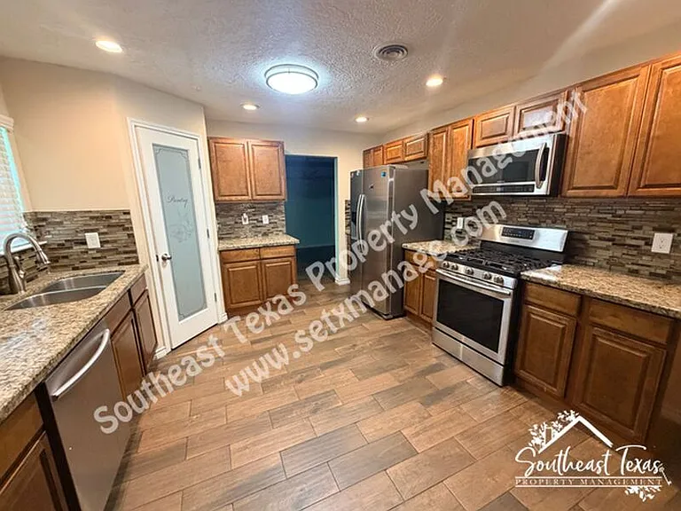 6033 Reba Dr — Photo 3