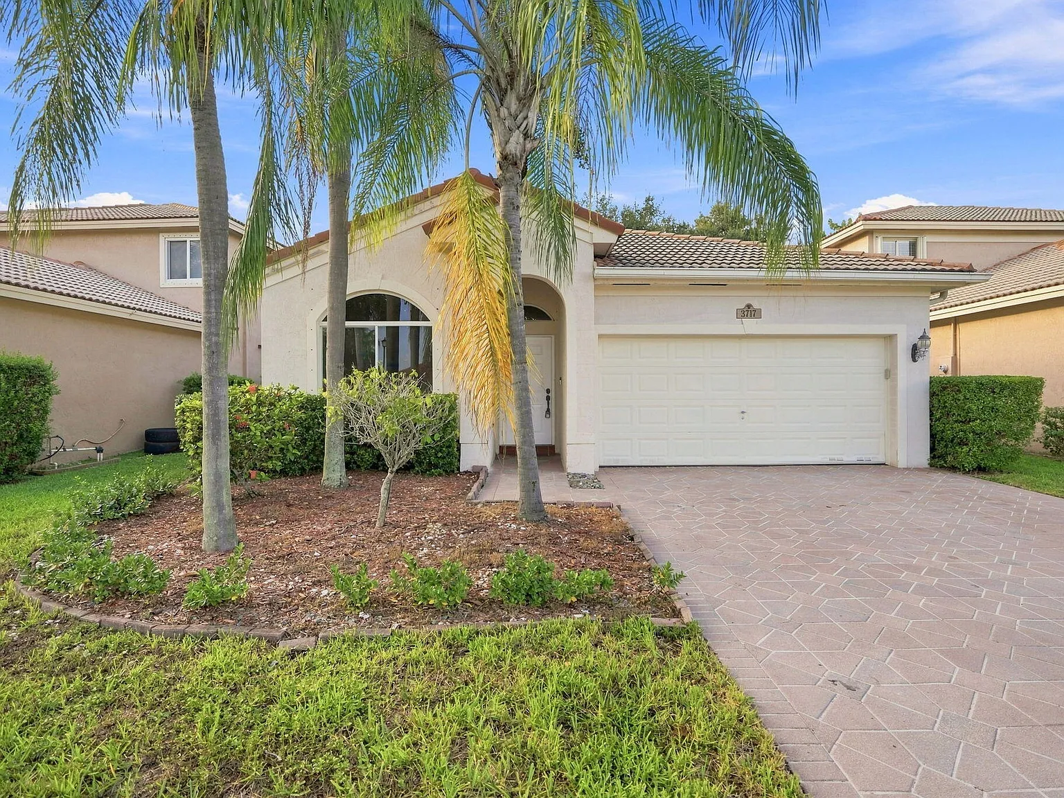 3 bed, 2.0 bath, 1737 sqft, $3,500 — Photo 3