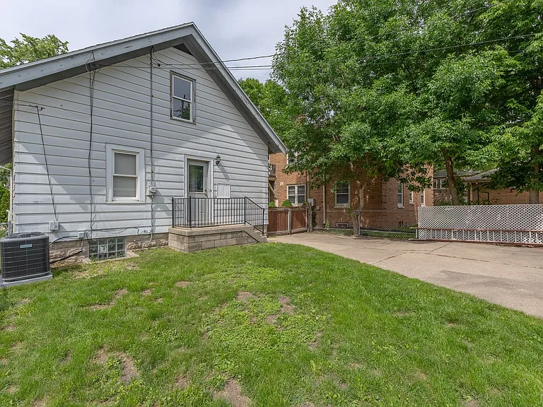 523 E Henry Clay St — Photo 21