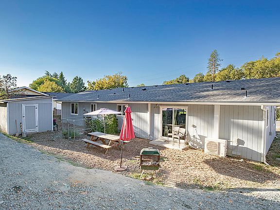 3rd image of 111 Brandy Ln