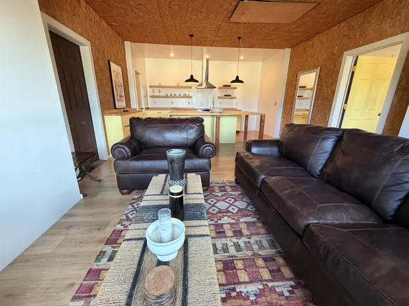 (undisclosed Address), Creston, CA 93432