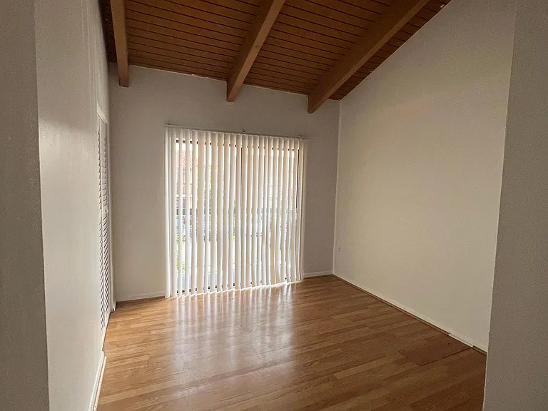 1917 SW 107th Ave — Photo 12