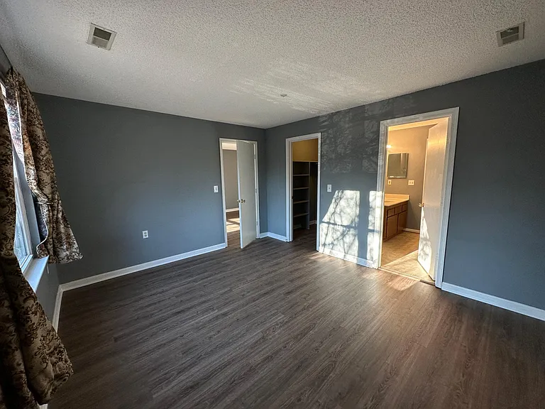 Both bedrooms have their own bathroom and walk in closet