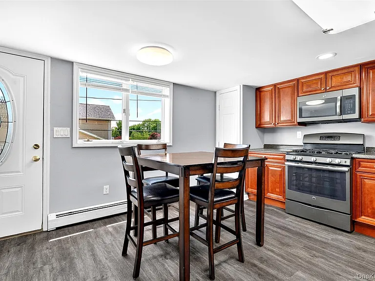 58 Samsondale Ave #A — Photo 7