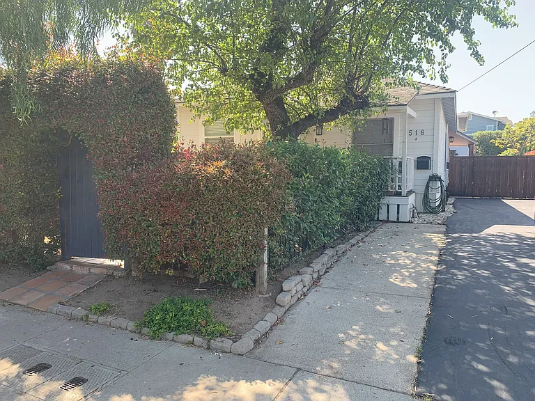 518 W Gutierrez St #B — Photo 1