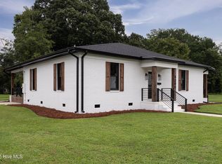 4380 W Pine St, Farmville, NC 27828