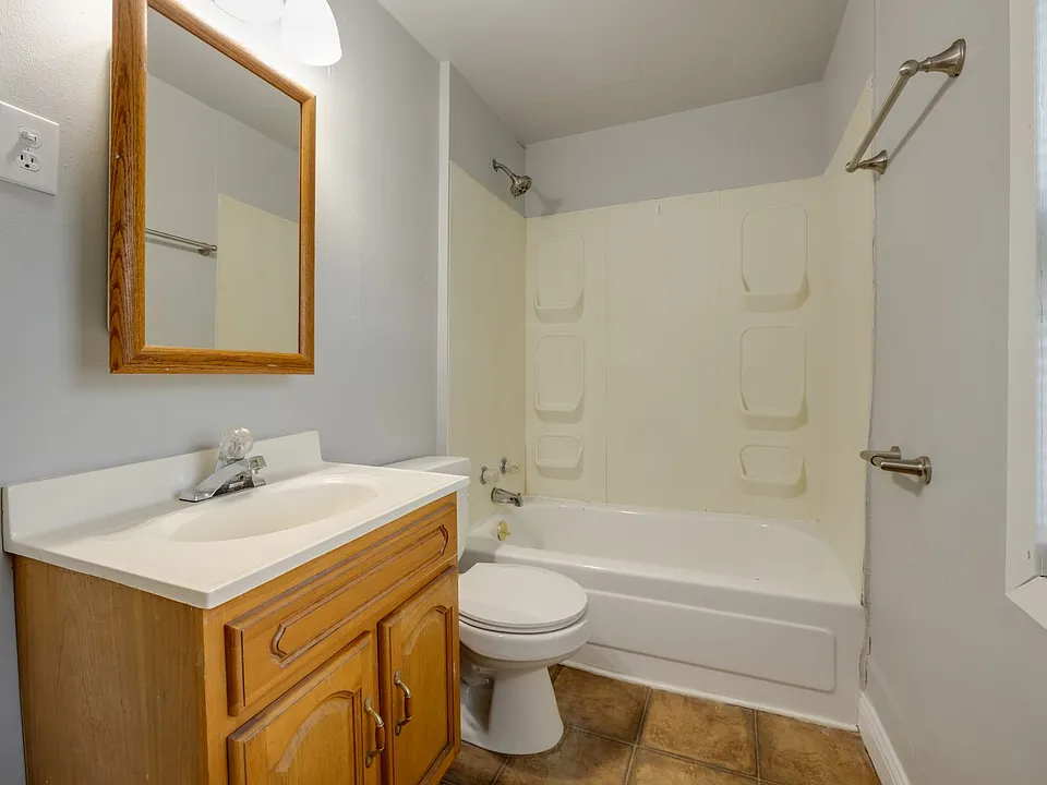 231 W Follett St