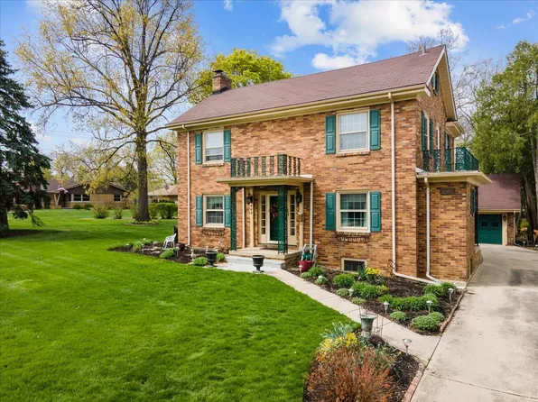 449 S Sleight St, Naperville, IL 60540