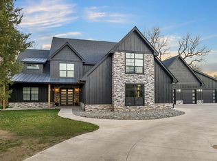 10606 Wildwood Dr, Hutchinson, KS 67502