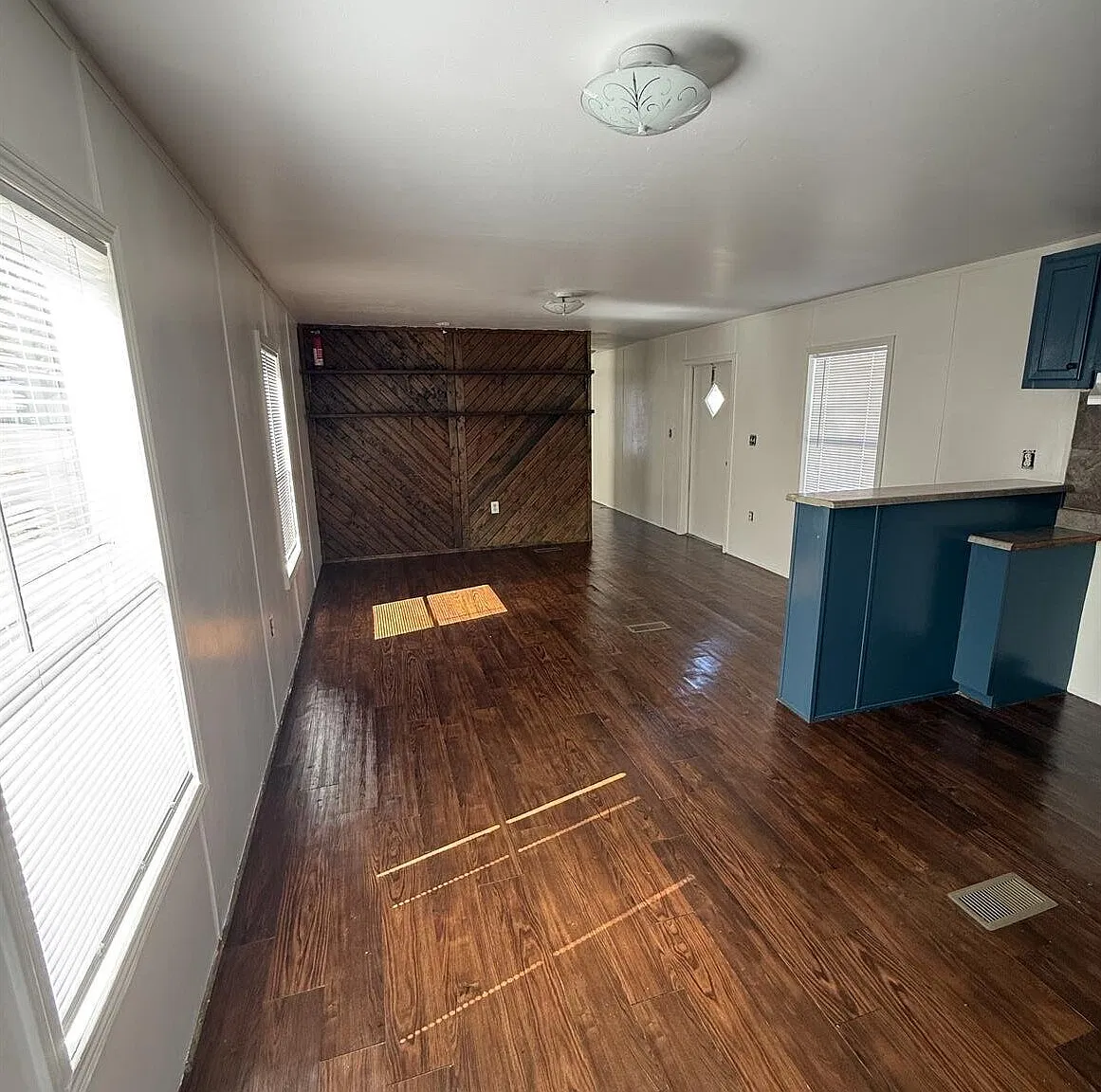 3 bed, 1024 sqft, $950 — Photo 2