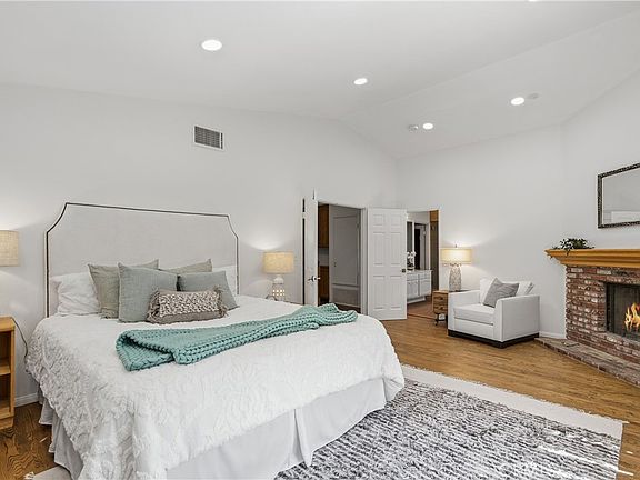 5th image of 5943 Julian Ln