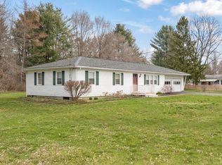 2 Pin Oak Dr, Kinderhook, NY 12106