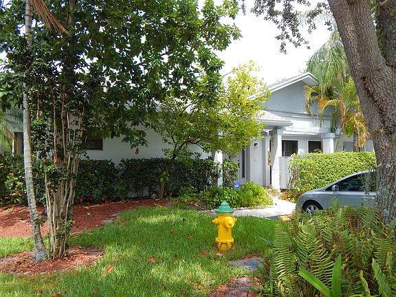 3rd image of 4449 Carambola Cir S