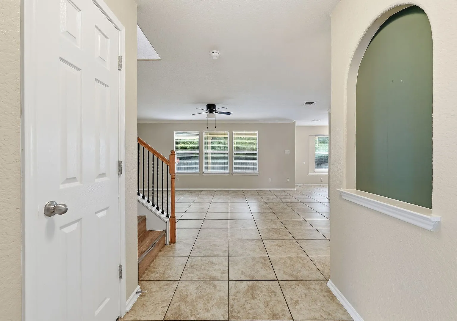 Spacious Carpet-Free Home with Loft & Private Greenbelt Backyard — Photo 4