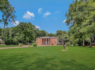 909 Ripley Ln, Oyster Bay, NY 11771