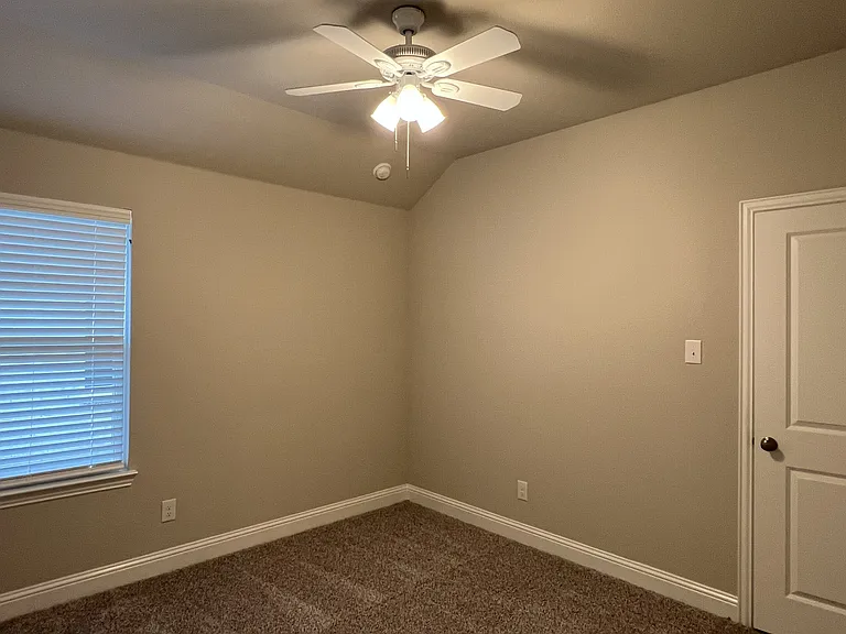 729 Fencerow Trl — Photo 12