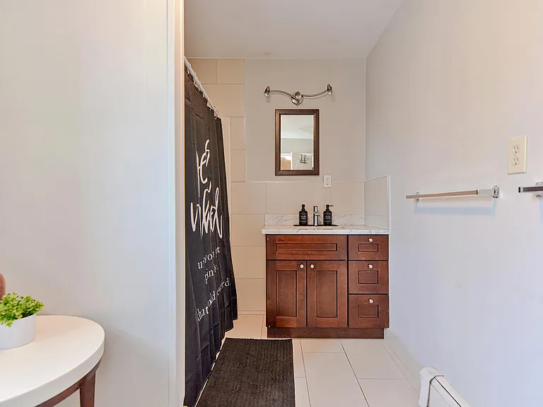 256 W 6th St #2 — Photo 20