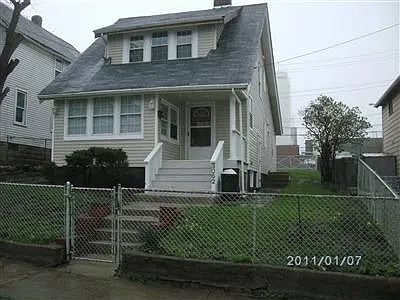3062 W 105th St photo 1