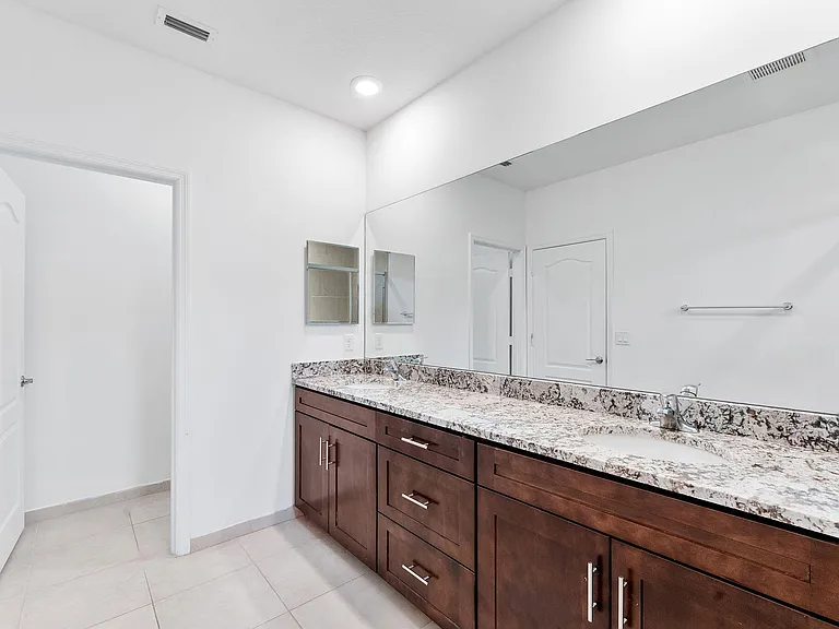 12756 Anthorne Ln — Photo 26