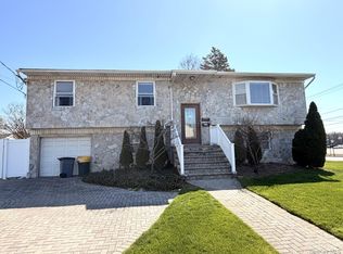 1004 N Broadway, Massapequa, NY 11758