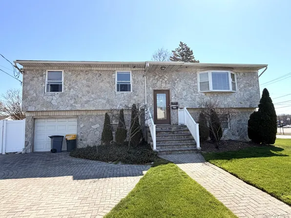 1004 N Broadway, Massapequa, NY 11758
